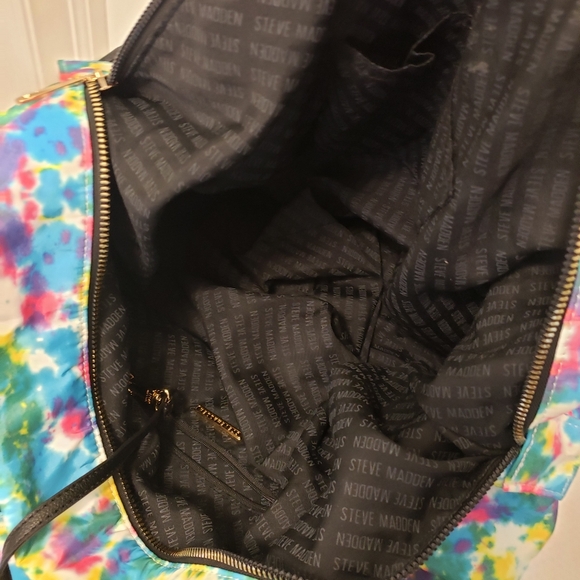 Steve Madden Bnick Large Tie Dye Print Gym/Travel Bag - Picture 8 of 9